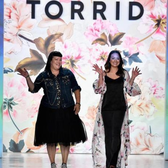 New! 1x [Torrid] NYFW Runway Collect Grafitti Faux Leather Moto Jacket -Rare HTF - Picture 5 of 14